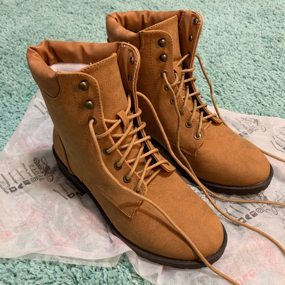Camel Boots NWOT